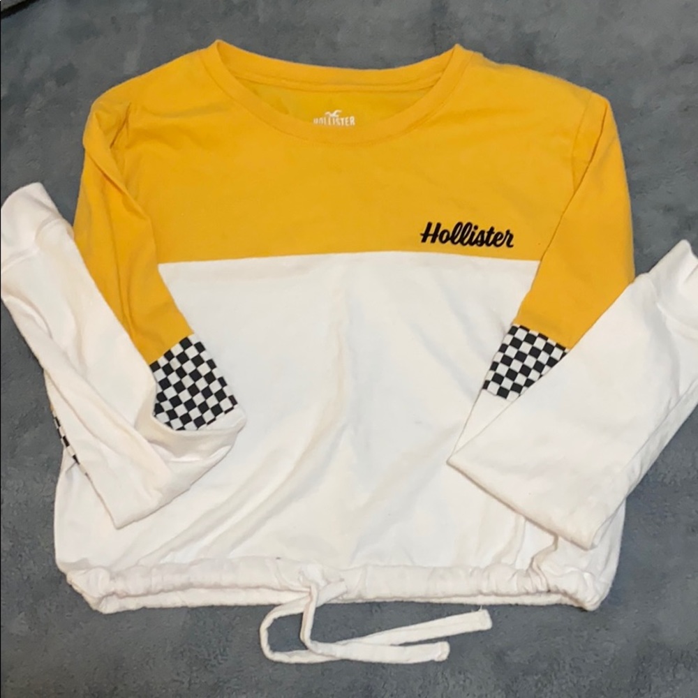 Semi cropped hollister shirt